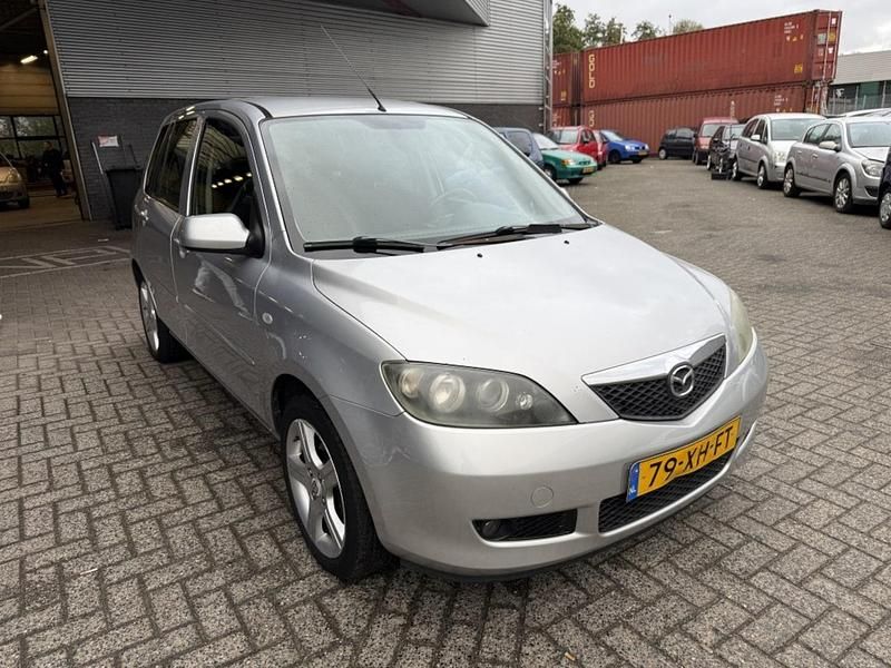 Grijs Occasion 2007 Mazda 2 Touring MPV | € 1.740 (Goede deal) - Afbeelding 1/4