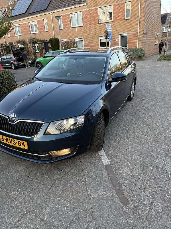 Blauw Gebruikt 2013 Skoda Octavia Stationwagen | € 6.500 (Super prijs) - Afbeelding 1/4