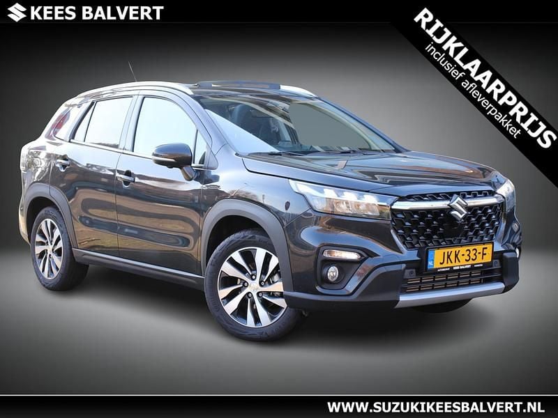 Zwart Gebruikt 2025 Suzuki SX4 S-Cross Style SUV | € 28.950 (Eerlijke prijs) - Afbeelding 1/3