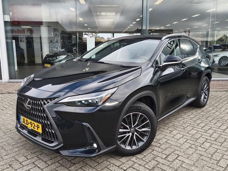 Zwart Occasion 2022 Lexus NX450h+ Executive Line SUV | € 48.650 (Eerlijke prijs) - Afbeelding 1/4