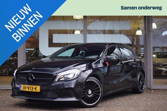 Zwart (metallic) Gebruikt 2016 Mercedes A180 Hatchback | € 15.410 (Eerlijke prijs) - Afbeelding 1/4