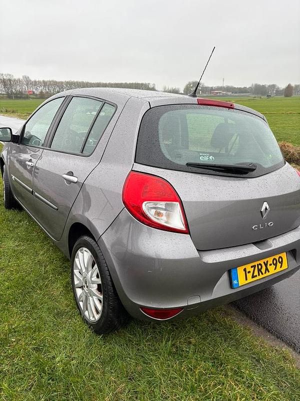 Gebruikt 2010 Renault Clio R.S. Hatchback | € 2.300 (Eerlijke prijs) - Afbeelding 1/4