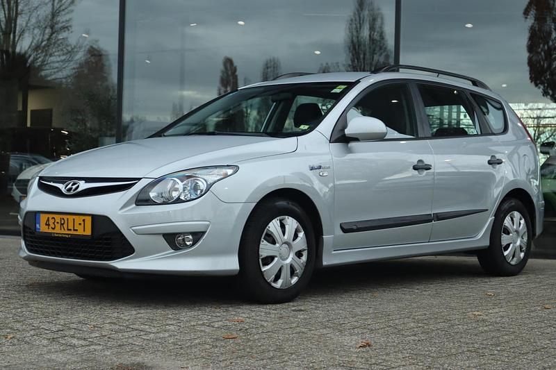 Grijs Gebruikt 2011 Hyundai i30 Stationwagen | € 3.450 (Eerlijke prijs) - Afbeelding 1/4