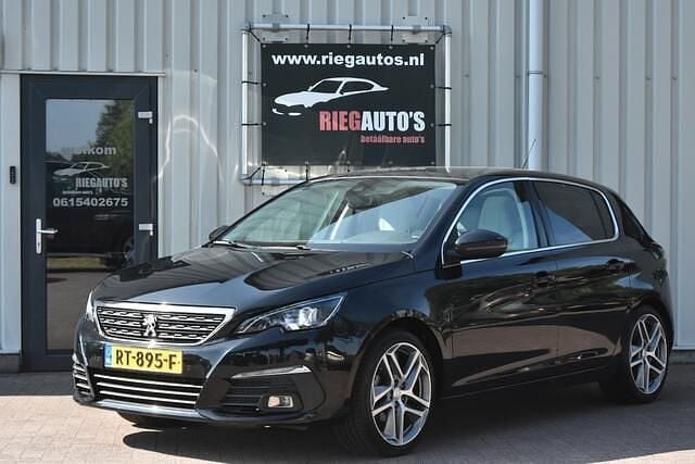 Zwart Gebruikt 2018 Peugeot 308 Allure Hatchback | € 9.450 (Eerlijke prijs) - Afbeelding 1/4