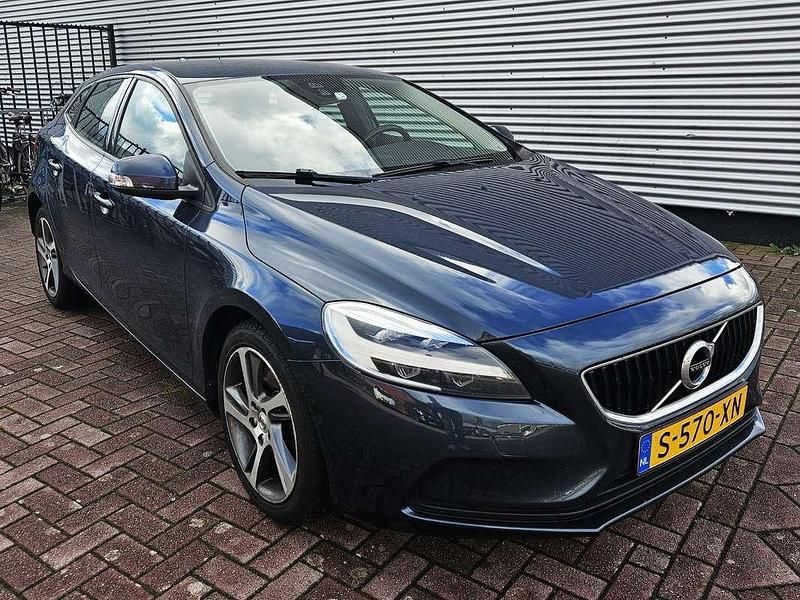 Blauw Gebruikt 2018 Volvo V40 Kinetic Stationwagen | € 12.250 (Goede deal) - Afbeelding 1/4