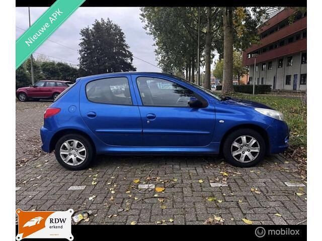 Blauw Gebruikt 2010 Peugeot 206+ Hatchback | € 2.890 (Eerlijke prijs) - Afbeelding 1/4