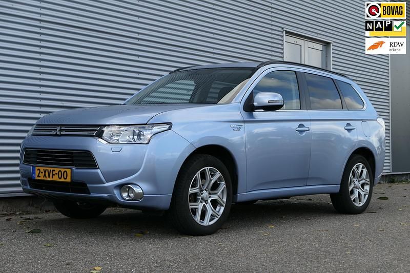 Blauw Gebruikt 2014 Mitsubishi Outlander P-HEV Instyle SUV | € 8.440 (Eerlijke prijs) - Afbeelding 1/4