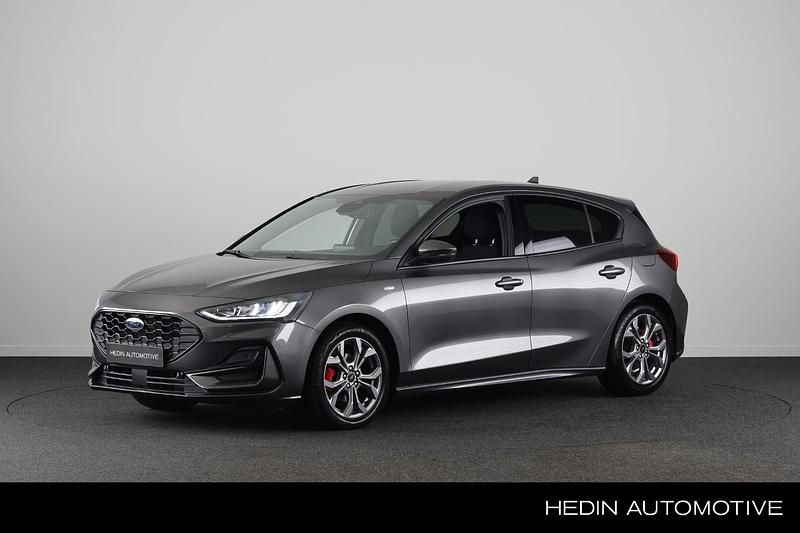 Grijs Gebruikt 2023 Ford Focus ST-Line Hatchback | € 22.945 (Eerlijke prijs) - Afbeelding 1/4