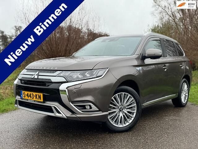 Bruin Gebruikt 2019 Mitsubishi Outlander Edition SUV | € 17.950 (Goede deal) - Afbeelding 1/4