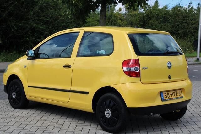 Occasion VW Fox Trendline 54 PK (39 kW) 2009 Geel Hatchback