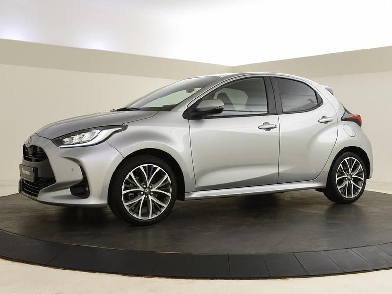 Occasion Toyota Yaris Hybrid Executive 131 PK (96 kW) 2024 Grijs Hatchback