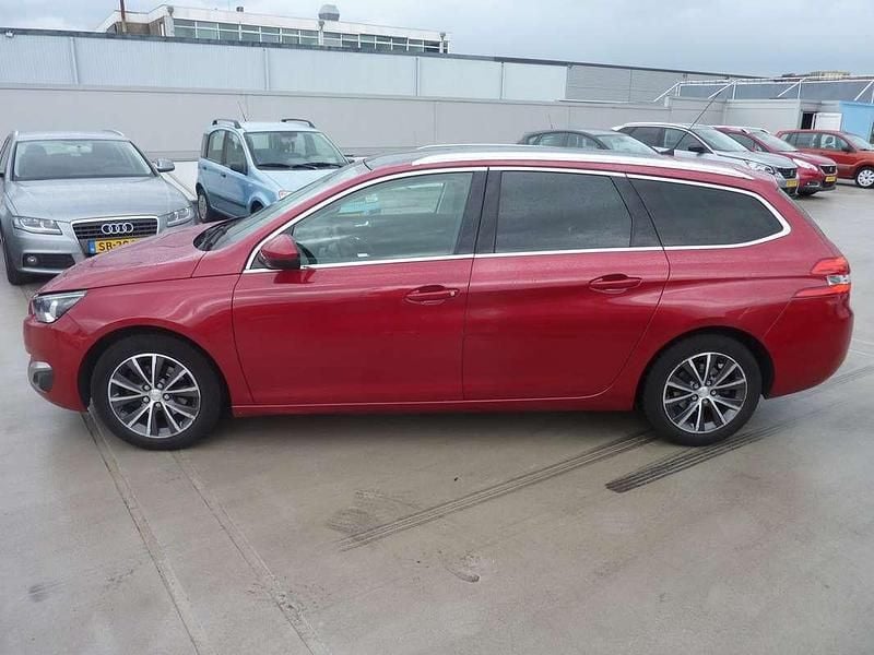 Occasion Peugeot 308 131 PK (96 kW) 2015 Rood MPV