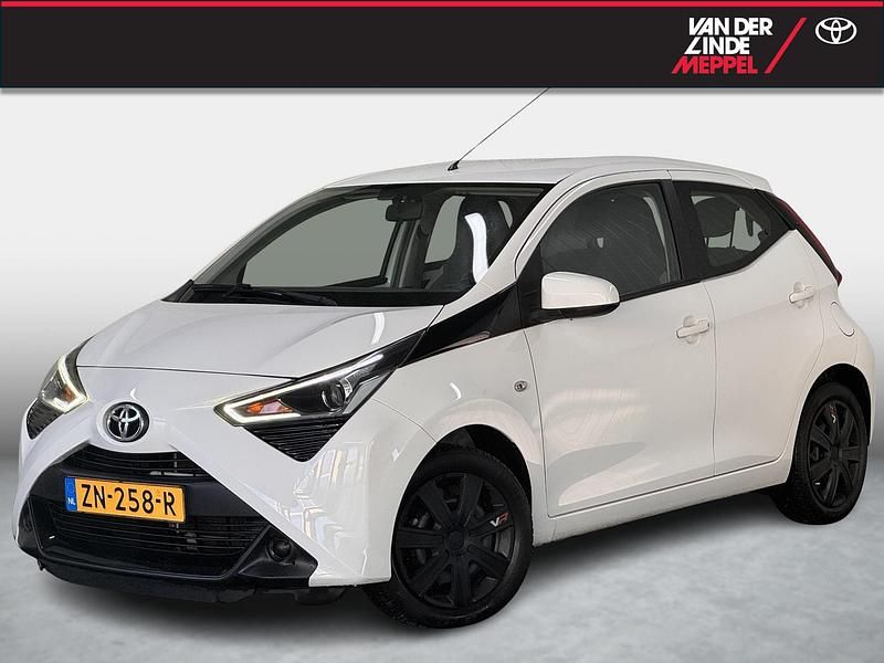 Wit Occasion 2019 Toyota Aygo X-play Hatchback | € 10.450 (Eerlijke prijs) - Afbeelding 1/4