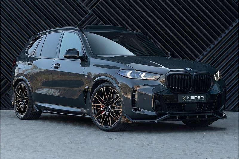 Grijs (metallic) Occasion 2025 BMW X5 M Sport SUV | € 124.900 - Afbeelding 1/4
