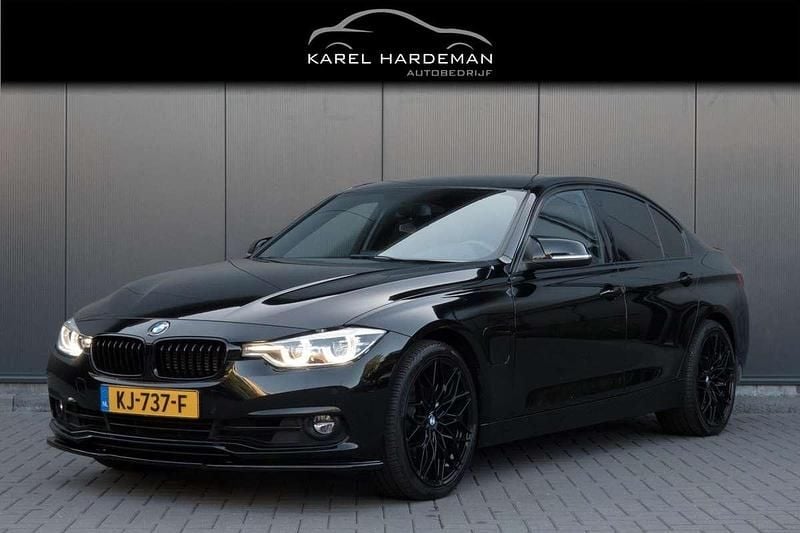 Zwart Gebruikt 2016 BMW 330e Executive Sedan | € 19.950 - Afbeelding 1/4