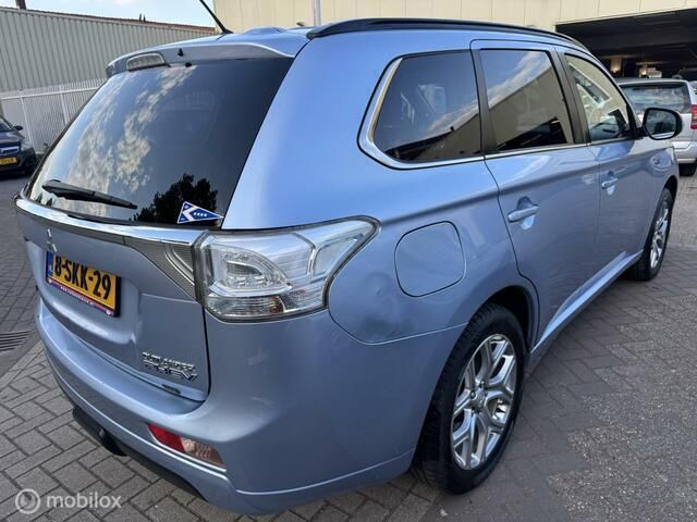 Occasion Mitsubishi Outlander Intense+ 121 PK (88 kW) 2013 Blauw SUV