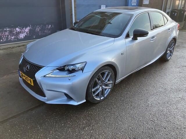 Grijs (metallic) Occasion 2015 Lexus IS300 Sport Line Sedan | € 18.750 - Afbeelding 1/4