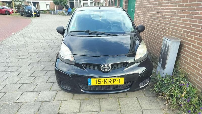 Gebruikt 2010 Toyota Aygo City Hatchback | € 3.900 (Eerlijke prijs) - Afbeelding 1/4