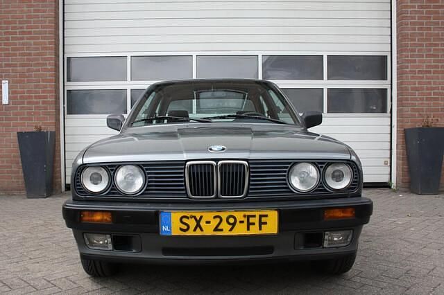 Grijs Gebruikt 1988 BMW 318 | € 7.975 - Afbeelding 1/4