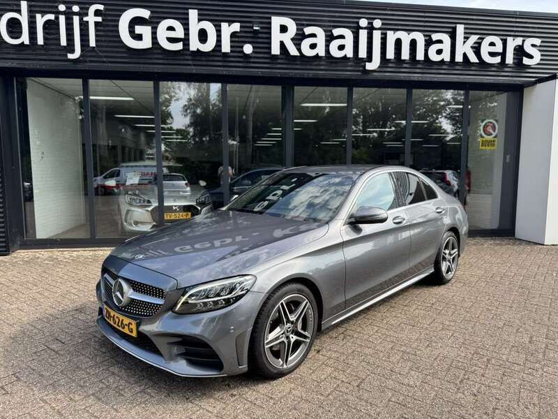 Grijs Gebruikt 2019 Mercedes C180 AMG Sedan | € 24.900 (Iets duurder) - Afbeelding 1/4