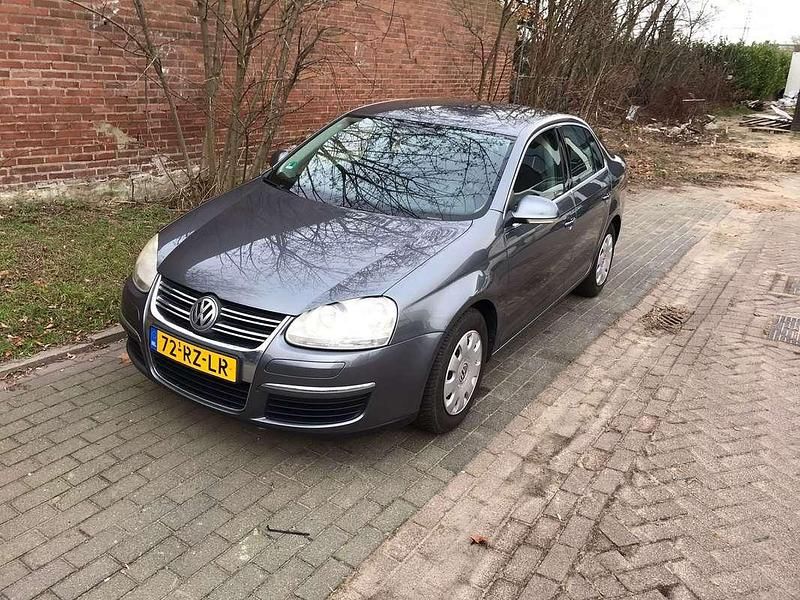 Occasion VW Jetta Comfortline 102 PK (75 kW) 2005 Grijs Sedan