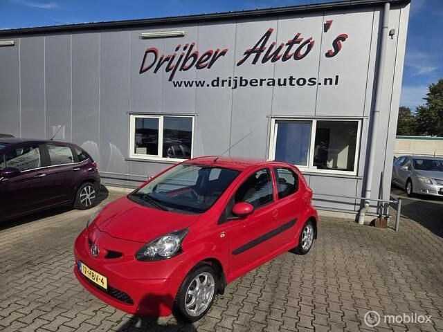 Rood Gebruikt 2008 Toyota Aygo Hatchback | € 1.850 (Goede deal) - Afbeelding 1/4