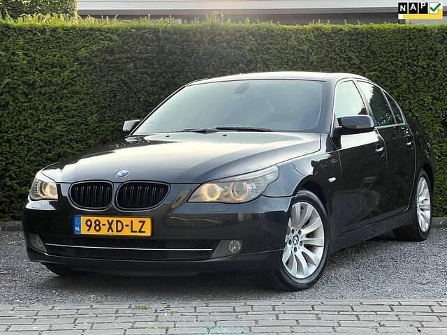 Zwart Gebruikt 2007 BMW 525 Sedan | € 6.375 (Iets duurder) - Afbeelding 1/4