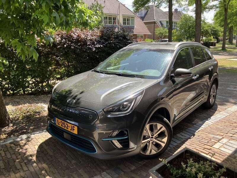 Grijs Gebruikt 2021 Kia e-Niro 3 SUV | € 18.000 - Afbeelding 1/4