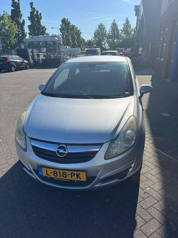 Grijs Gebruikt 2008 Opel Corsa Hatchback | € 2.350 (Goede deal) - Afbeelding 1/4