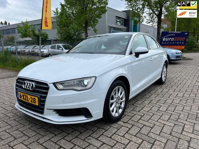 Wit Gebruikt 2014 Audi A3 Attraction Sedan | € 7.950 (Eerlijke prijs) - Afbeelding 1/4
