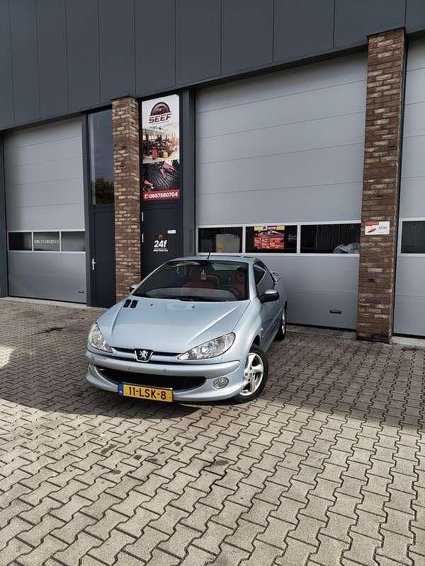 Zilver Gebruikt 2002 Peugeot 206 Cabriolet | € 700 (Super prijs) - Afbeelding 1/4