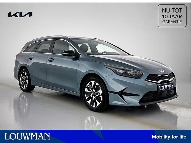 Grijs, metallic lak Nieuw 2025 Kia Ceed Sportswagon Stationwagen | € 35.000 (Iets duurder) - Afbeelding 1/4