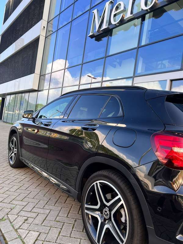 Zwart Gebruikt 2017 Mercedes GLA200 Business SUV | € 20.599 (Eerlijke prijs) - Afbeelding 1/4