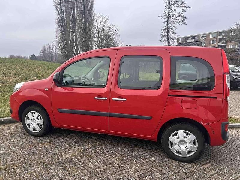 Occasion Renault Kangoo Authentique 106 PK (77 kW) 2013 Rood MPV