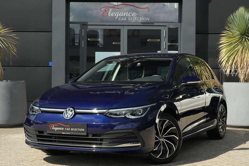 Blauw, metallic lak Gebruikt 2022 VW Golf VIII Style Hatchback | € 24.950 (Super prijs) - Afbeelding 1/4