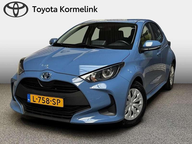 Blauw Gebruikt 2021 Toyota Yaris Hybrid Active Hatchback | € 20.950 (Iets duurder) - Afbeelding 1/4
