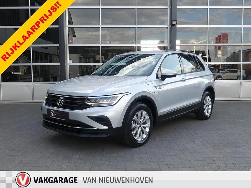 Zilver Occasion 2021 VW Tiguan Business SUV | € 24.995 (Super prijs) - Afbeelding 1/4