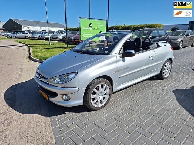 Grijs Gebruikt 2004 Peugeot 206 CC Quiksilver Cabriolet | € 1.699 (Goede deal) - Afbeelding 1/4