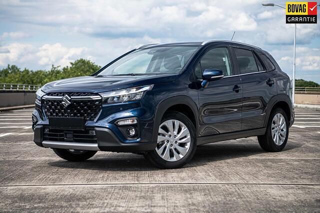 Blauw (metallic) Occasion 2023 Suzuki SX4 S-Cross SUV | € 27.745 (Eerlijke prijs) - Afbeelding 1/4