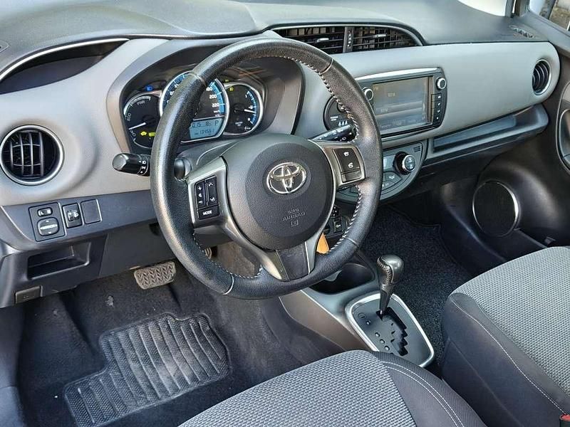 Occasion Toyota Yaris Hybrid 75 PK (55 kW) 2015 Wit (metallic) Hatchback
