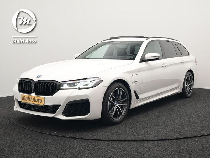 Wit Gebruikt 2022 BMW 530 Executive Stationwagen | € 42.440 (Goede deal) - Afbeelding 1/4