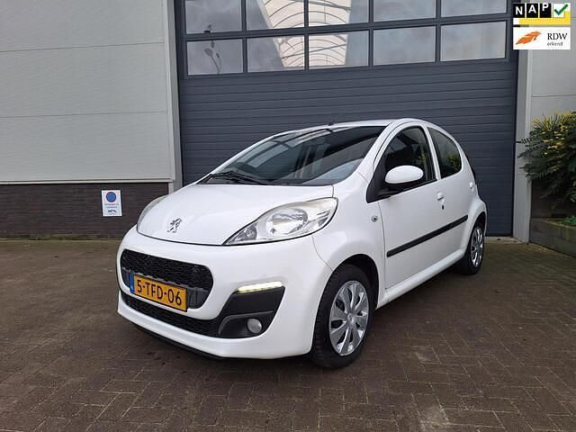 Wit Gebruikt 2014 Peugeot 107 Active Hatchback | € 4.750 (Eerlijke prijs) - Afbeelding 1/4