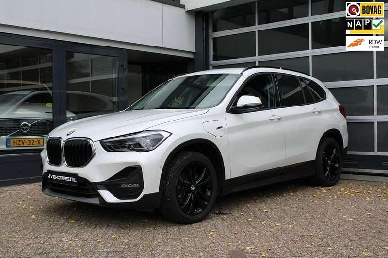 Wit Gebruikt 2022 BMW X1 Executive SUV | € 27.450 (Super prijs) - Afbeelding 1/4
