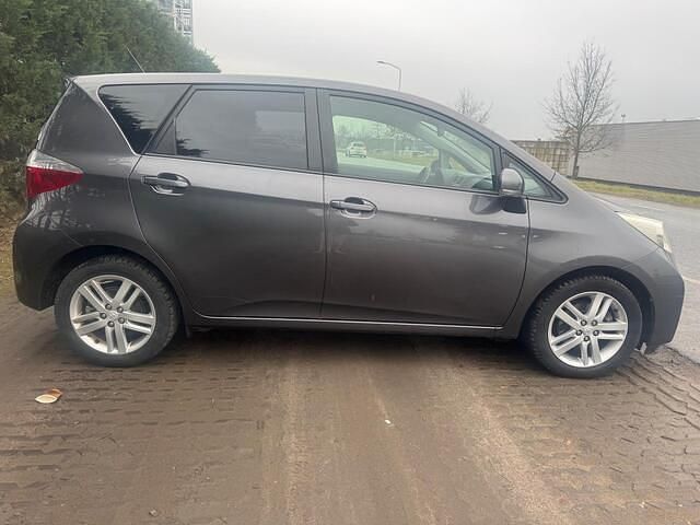 Occasion Toyota Verso-S 99 PK (72 kW) 2012 Grijs MPV