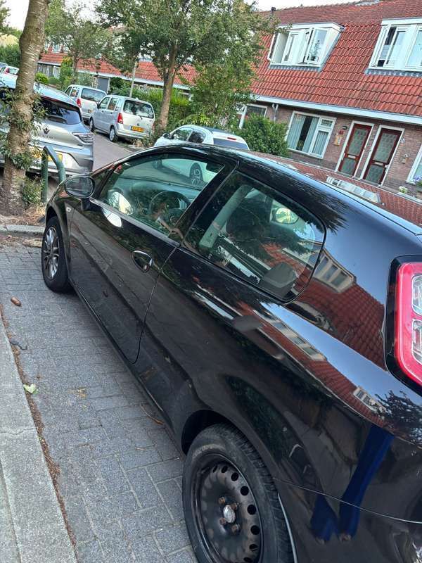 Zwart Gebruikt 2010 Fiat Punto Dynamic Hatchback | € 600 (Goede deal) - Afbeelding 1/4