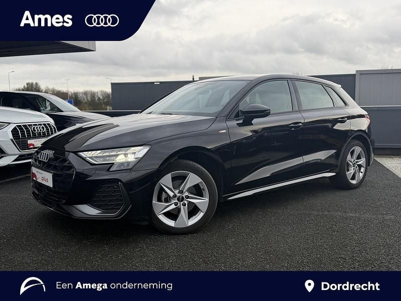 Zwart Gebruikt 2025 Audi A3 Sportback S-Line Hatchback | € 39.995 (Eerlijke prijs) - Afbeelding 1/4
