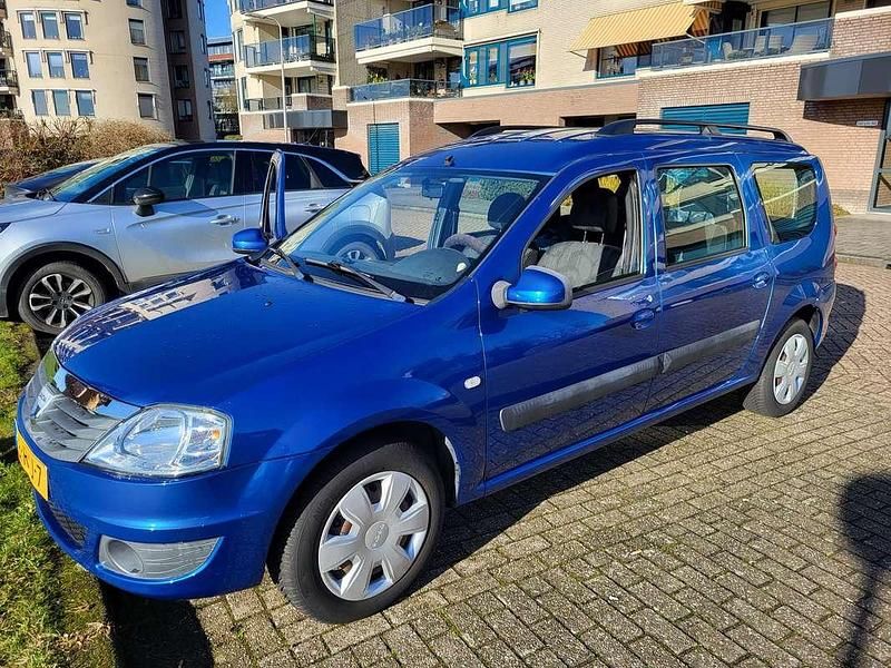 Blauw Occasion 2011 Dacia Logan Lauréate Stationwagen | € 3.500 (Eerlijke prijs) - Afbeelding 1/4