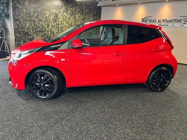 Occasion Toyota Aygo X-play 72 PK (52 kW) 2021 Rood Hatchback