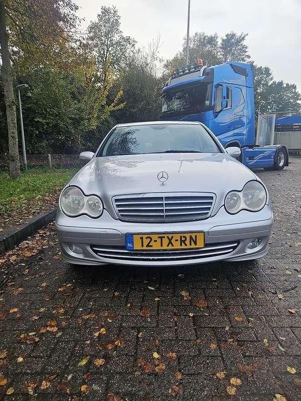 Zilver Gebruikt 2007 Mercedes C180 Classic Sedan | € 3.950 (Goede deal) - Afbeelding 1/4