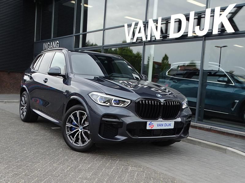 Grijs, metallic lak Gebruikt 2022 BMW X5 M Sport SUV | € 59.850 (Super prijs) - Afbeelding 1/4
